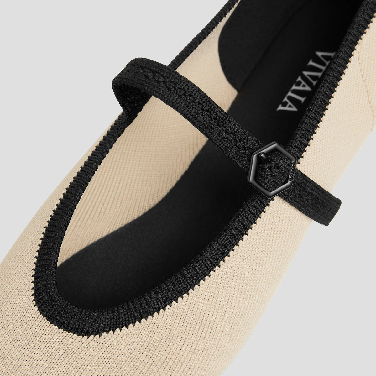 [Nelly] AdaptAll™ アーモンドトゥ フラット